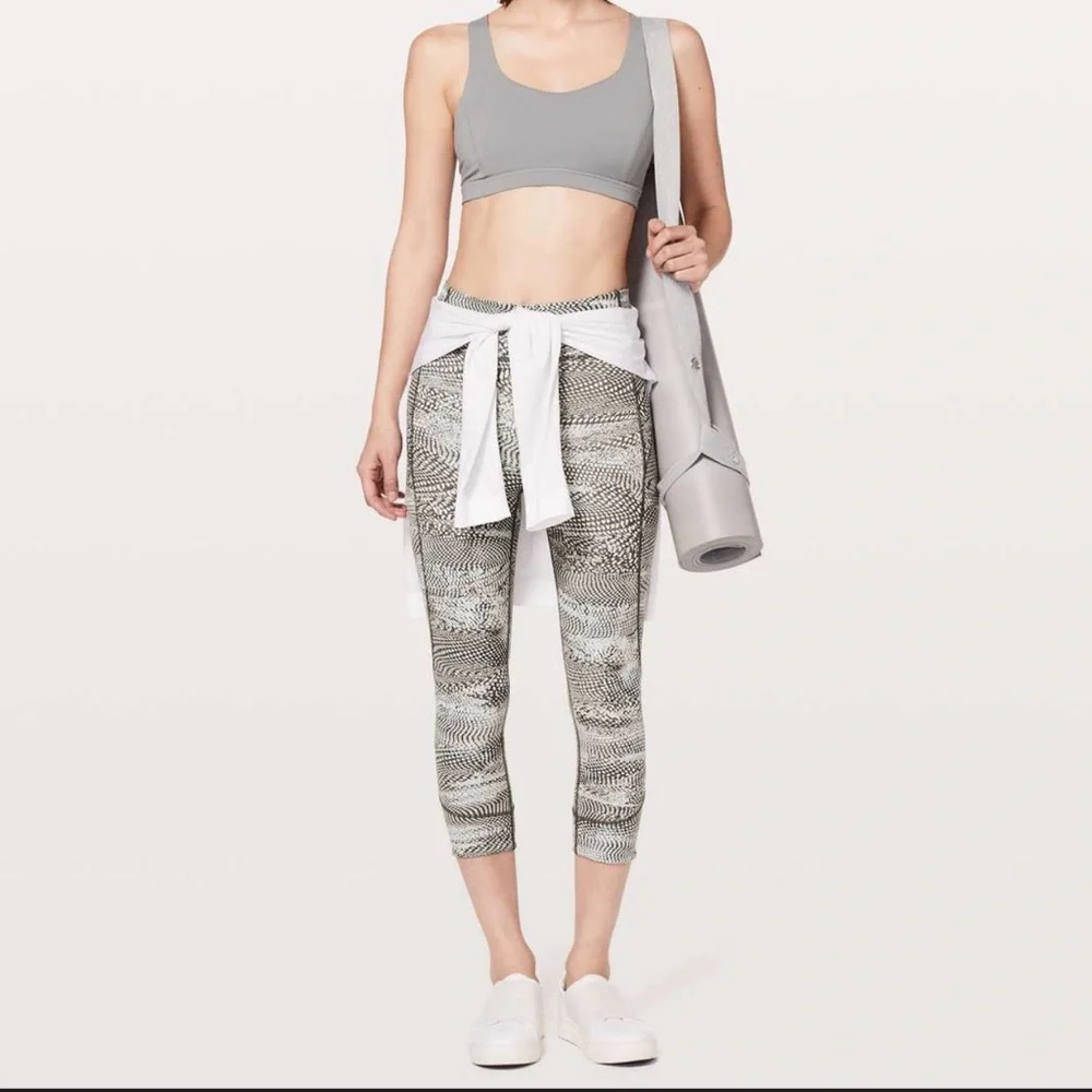 Lululemon In Movement Crop Leggings in Swerve Vapor Metal Grey Sz 12
